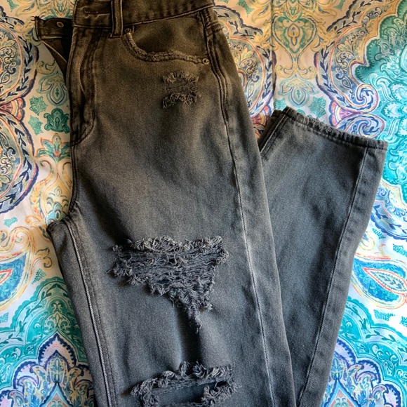 American Eagle Black Ripped Jeans - Picture 2 of 4